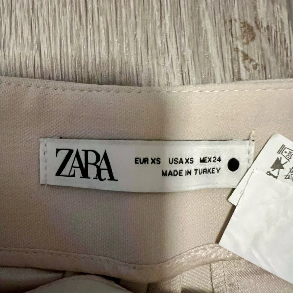 Zara High Waisted Pleated Shorts - Cream - Picture 2 of 7